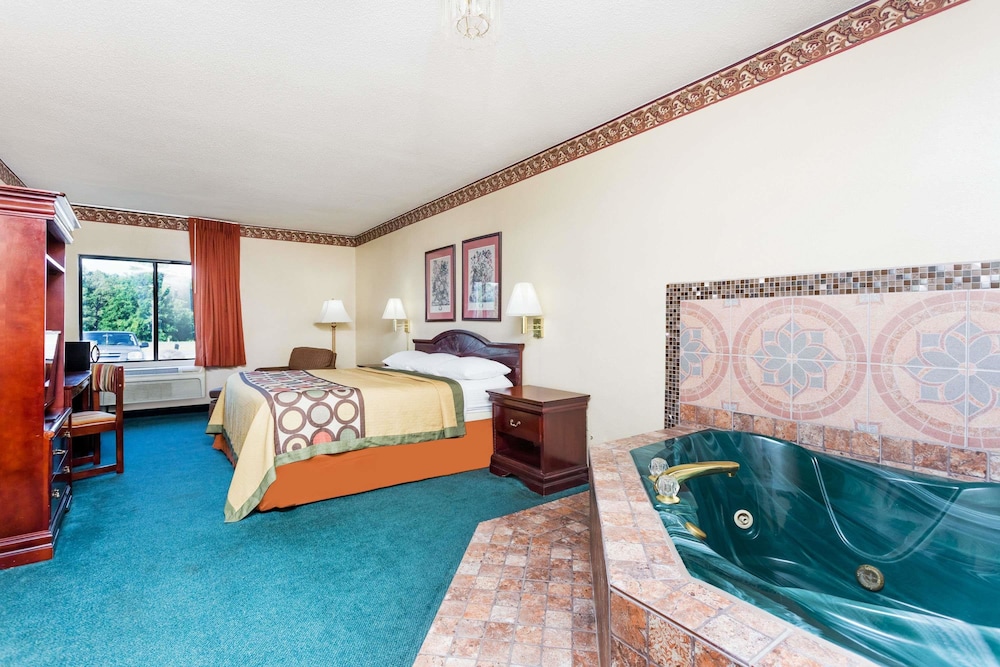 Deluxe Studio Suite, 1 King Bed, Non Smoking photo 1