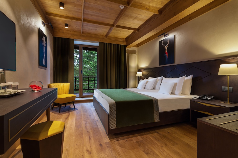 Standard Room, 1 King Bed, Resort View