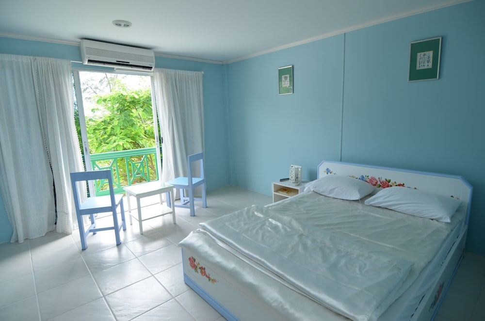 Standard Double or Twin Room photo 3