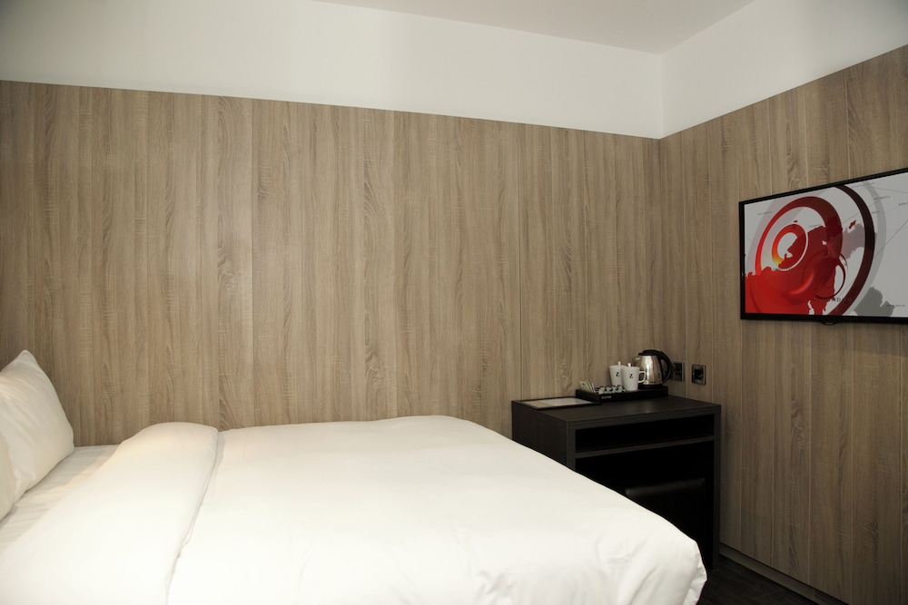 Double Room, No Windows photo 1