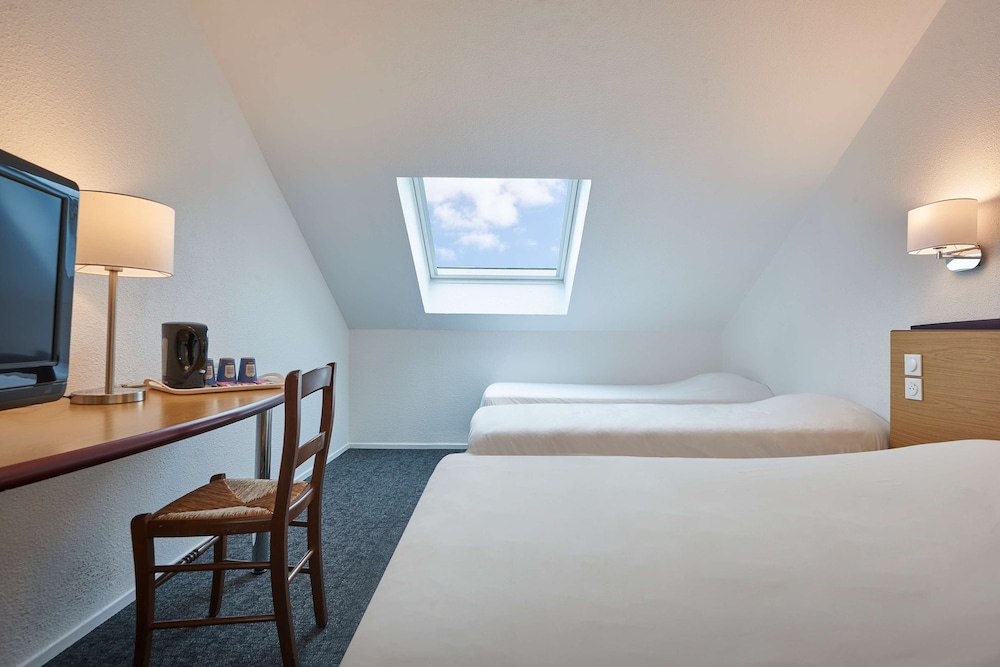 Standard Room, Multiple Beds photo 3