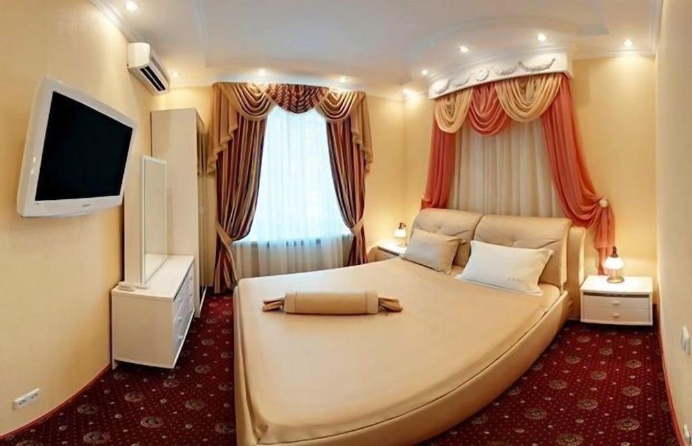 Classic Suite, 1 King Bed with Sofa bed photo 1