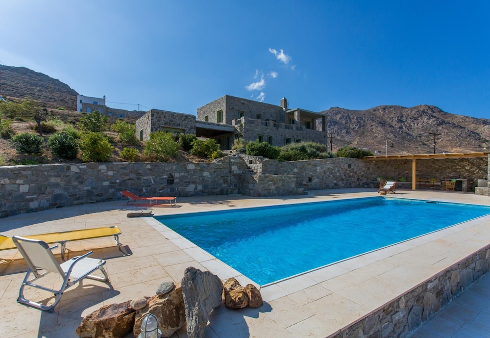 Villa photo 3
