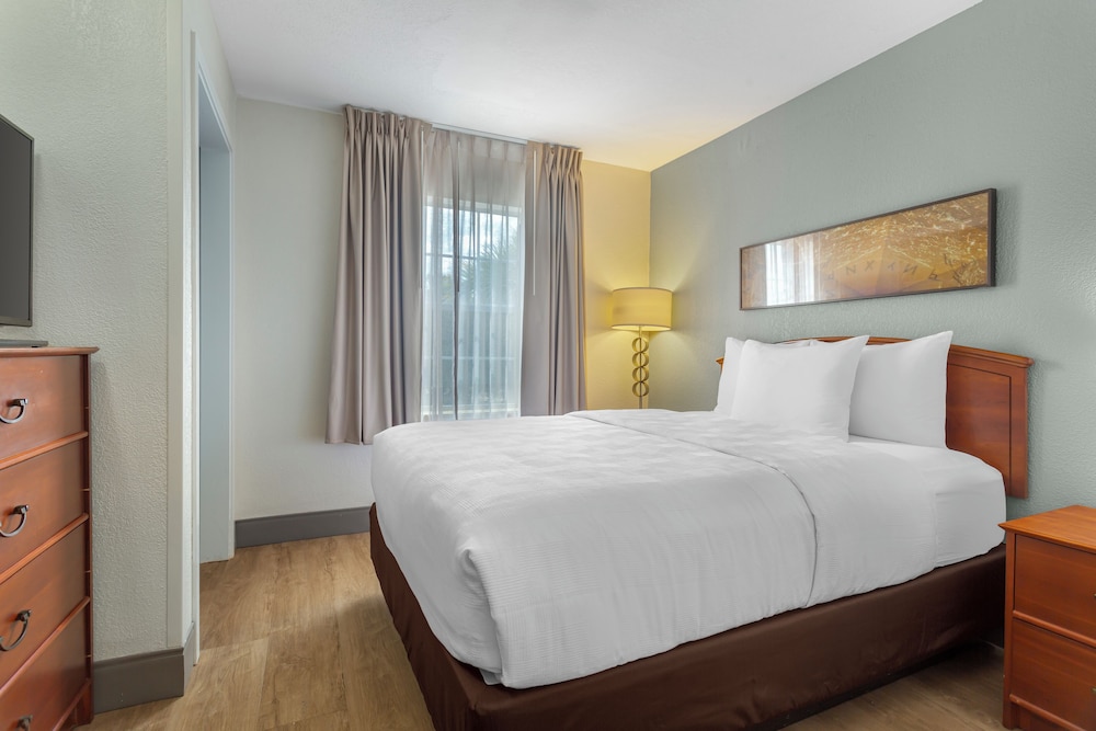 Standard Room, 2 Queen Beds, Non Smoking - Photo 2
