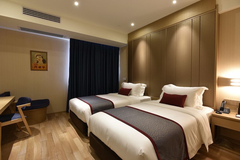 Deluxe Twin Bed photo 2