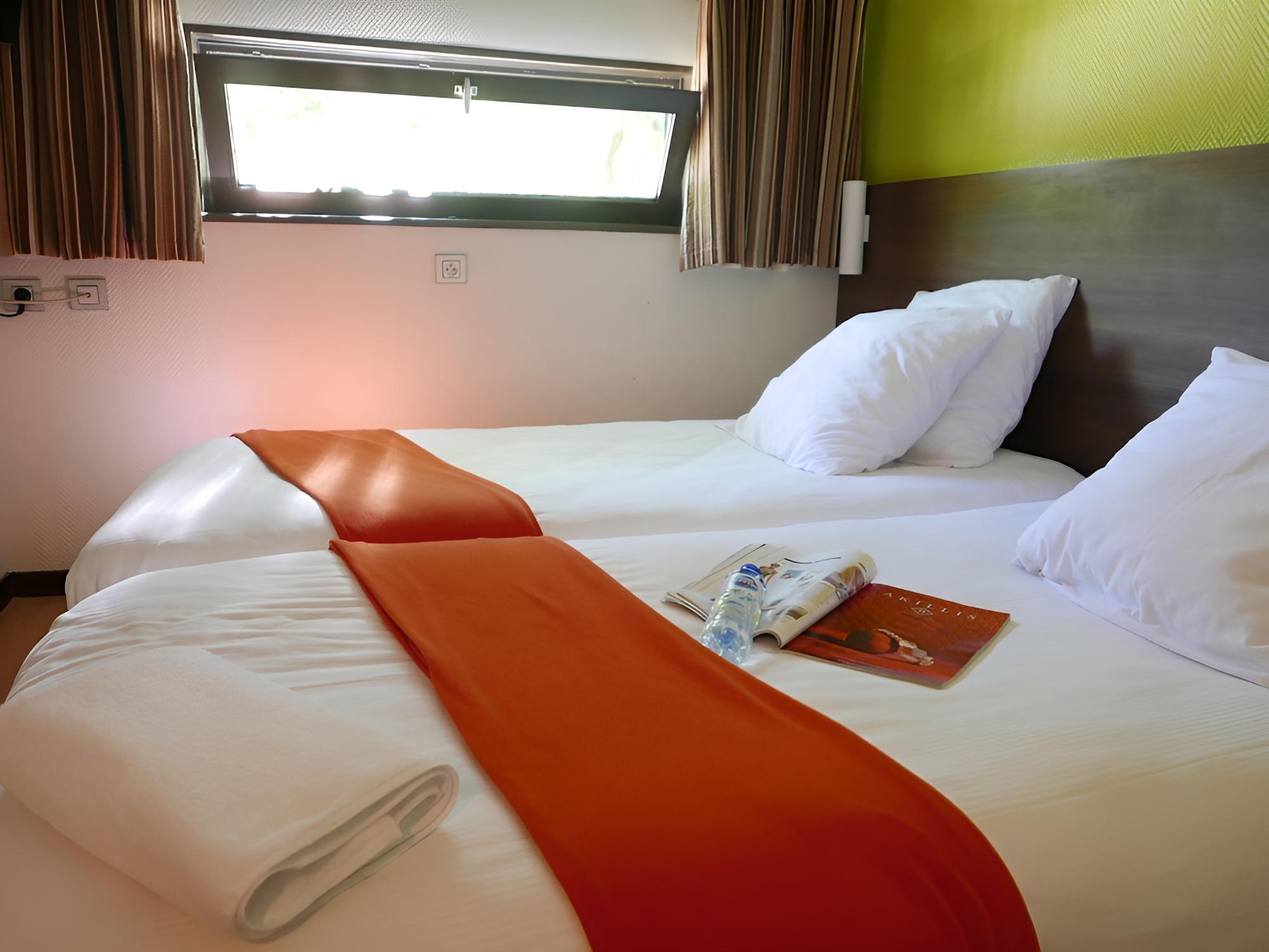 Standard Twin Room, 2 Twin Beds photo 3