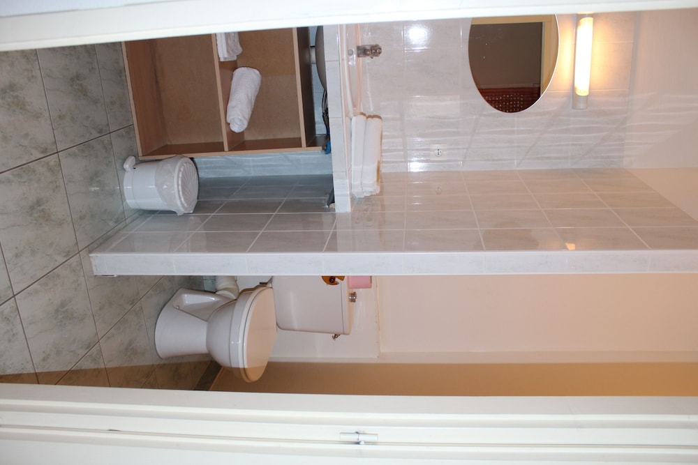 Room (3 People) photo 3