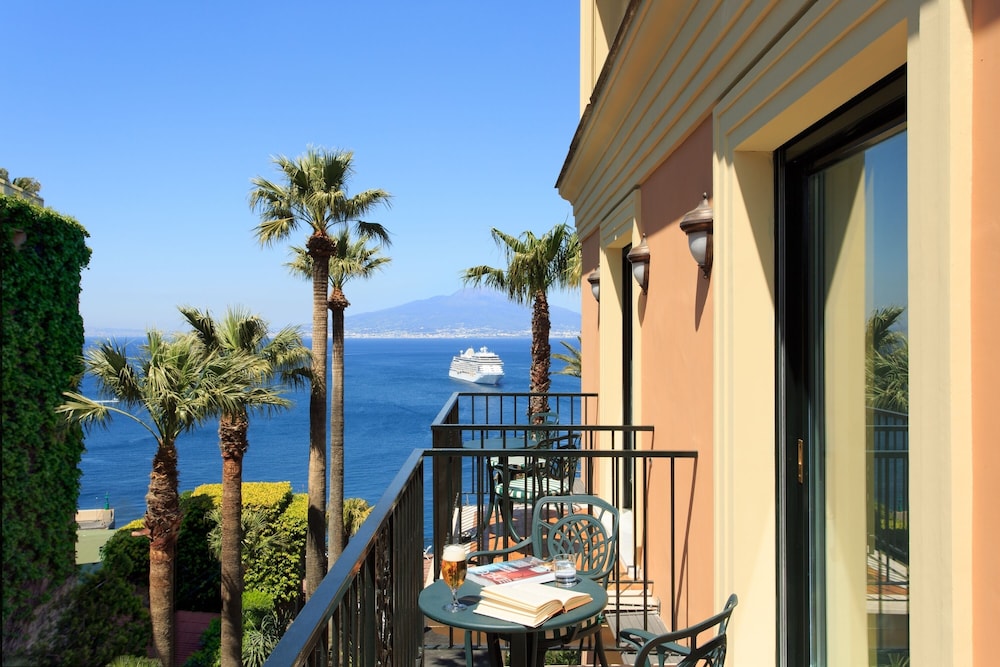 Luxury Suite, Balcony, City View - Photo 7