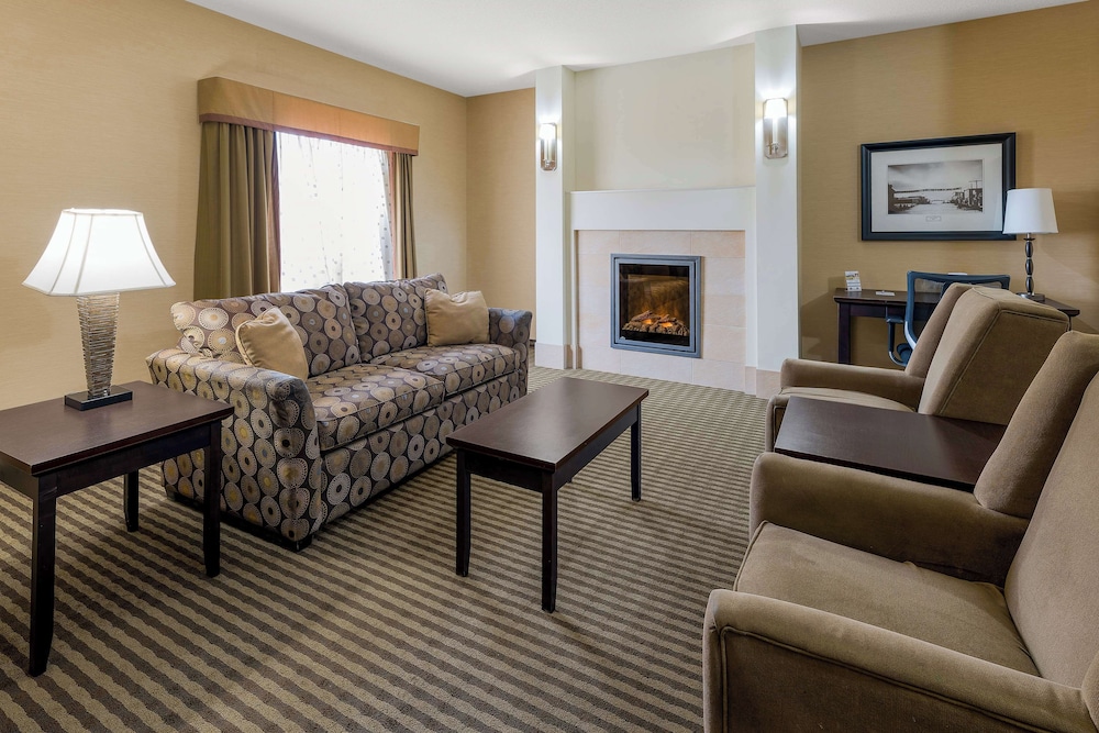 Room, 2 Queen Beds, Non Smoking, Fireplace (with Sofabed) photo 2