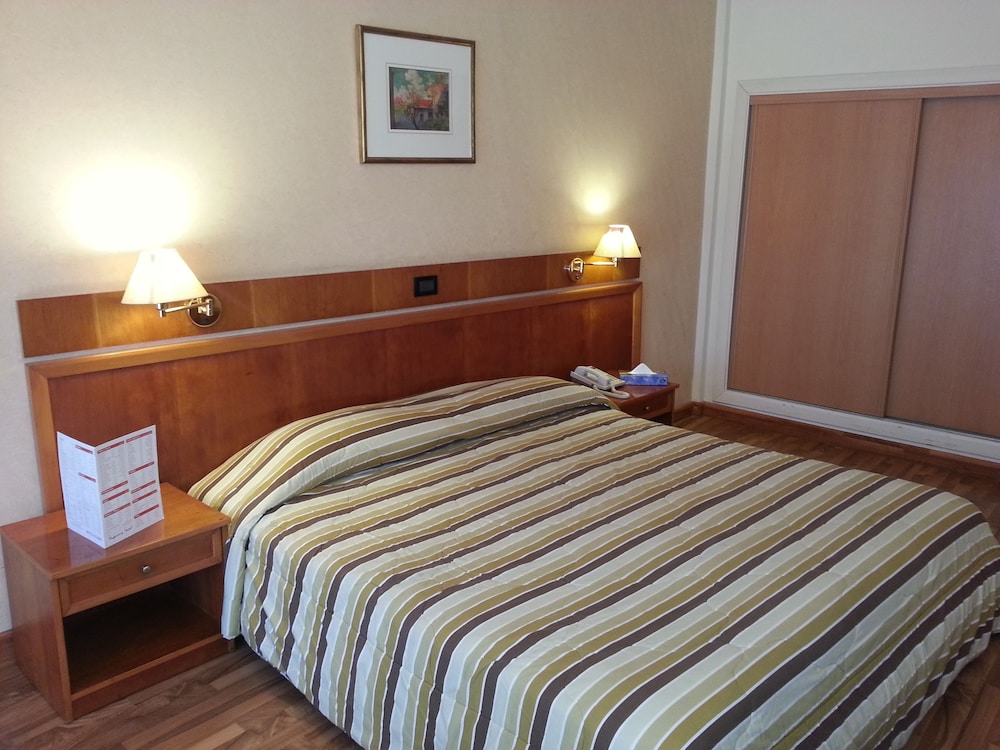 Standard Double or Twin Room photo 3