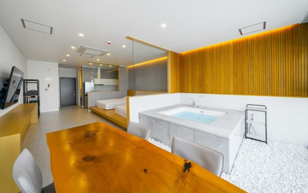 Room (Deluxe Ocean View (Rooms 201-204)) photo 2