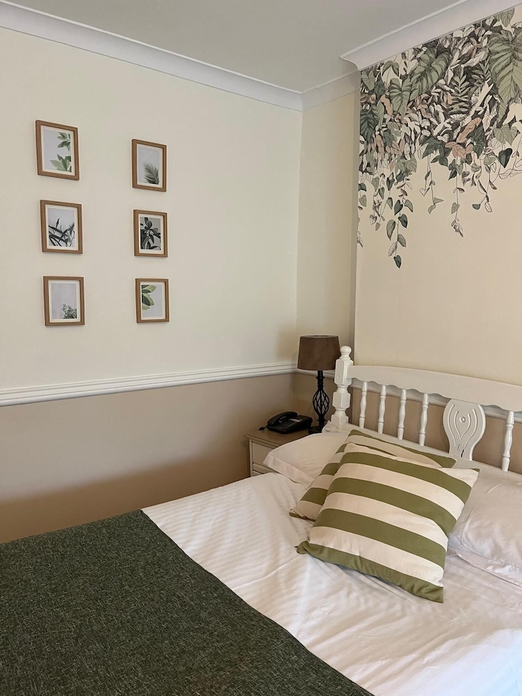 Double or Twin Room, Ensuite - Photo 3