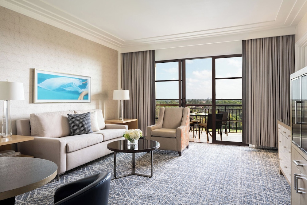 Golden Oak View One Bedroom Suite - King photo 2
