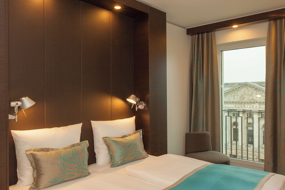 Standard Room, 1 Queen Bed, Balcony photo 2