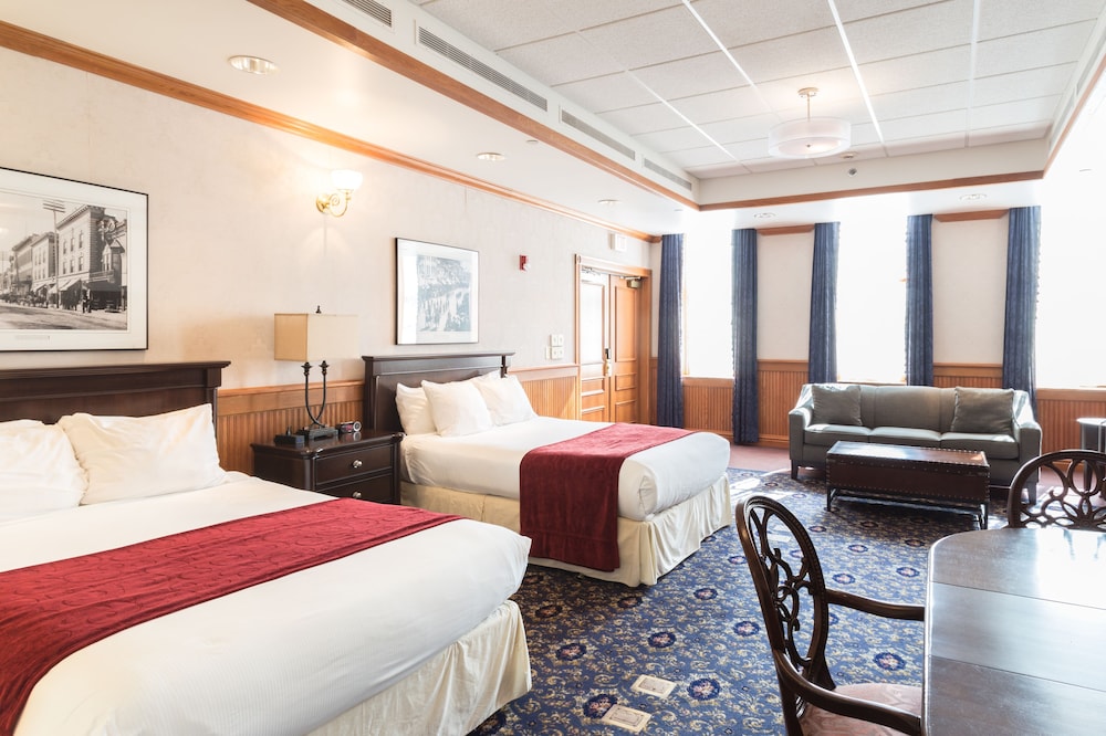 Deluxe Suite, 2 Queen Beds (Basler Suite)