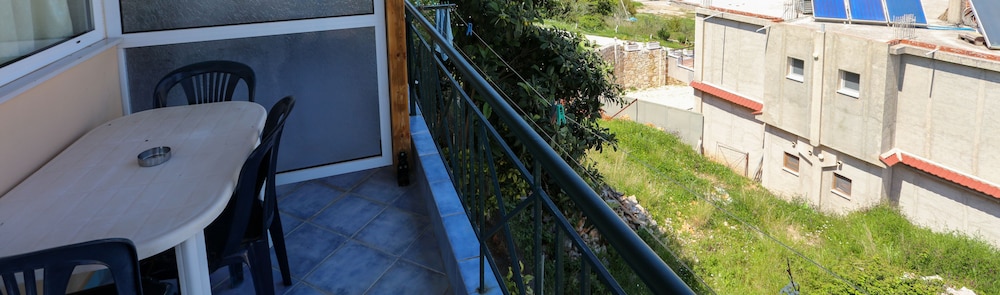 Sea view apartment x3 R5