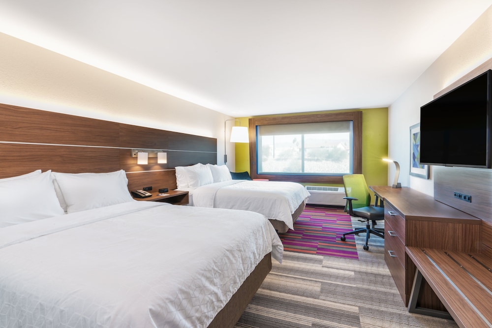 Standard Room, 2 Queen Beds, Accessible Bathtub (Mobility) photo 1