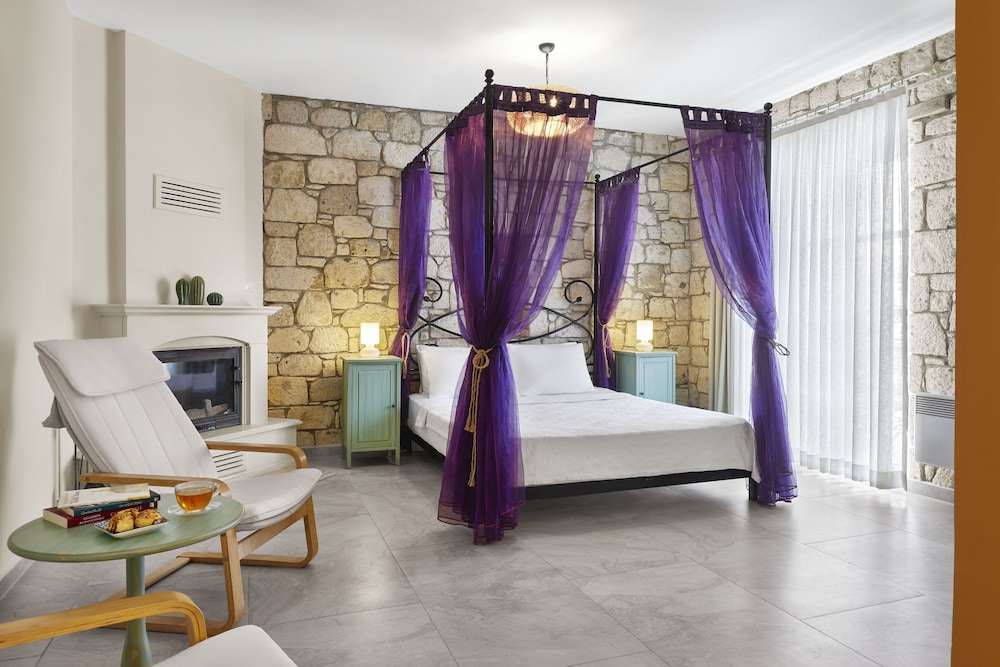 Deluxe Room - Photo 10