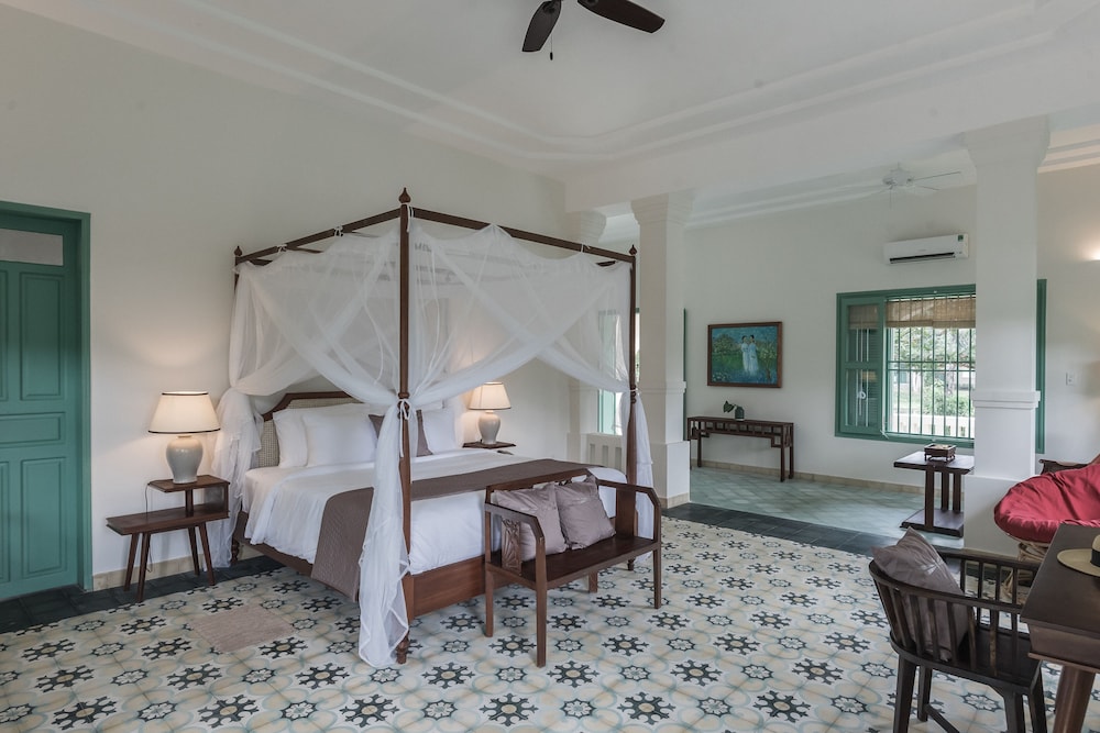 Colonial Villa
