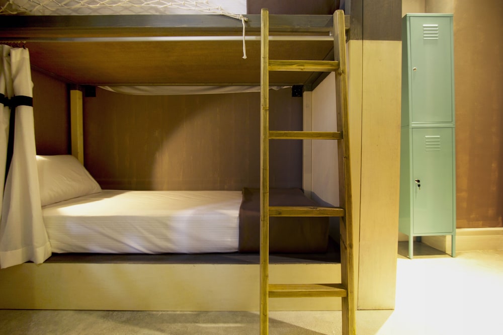 4-Bed Mixed Dormitory photo 1