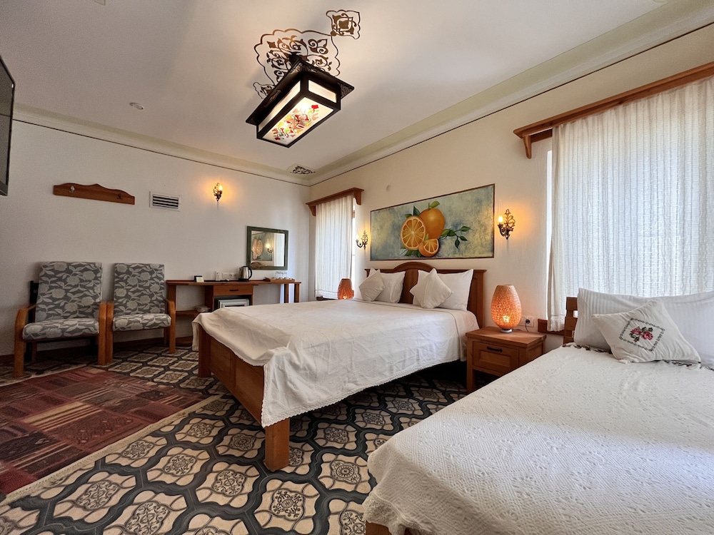Deluxe Triple Room, City View