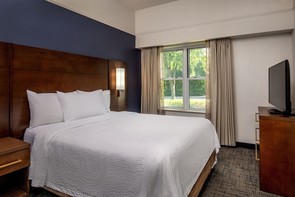 Suite, 2 Bedrooms - Photo 14