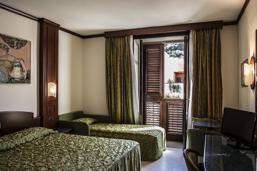 Triple Room, 1 Double Bed with Sofa bed, Garden View photo 3