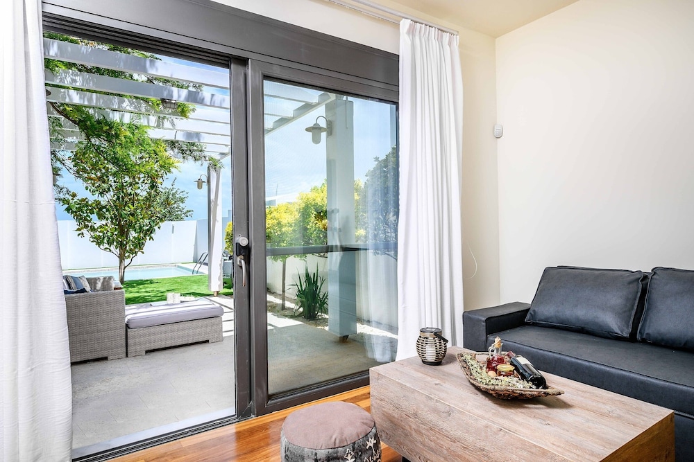 Deluxe Villa, 1 Queen Bed with Sofa bed, Non Smoking, Private Pool photo 2