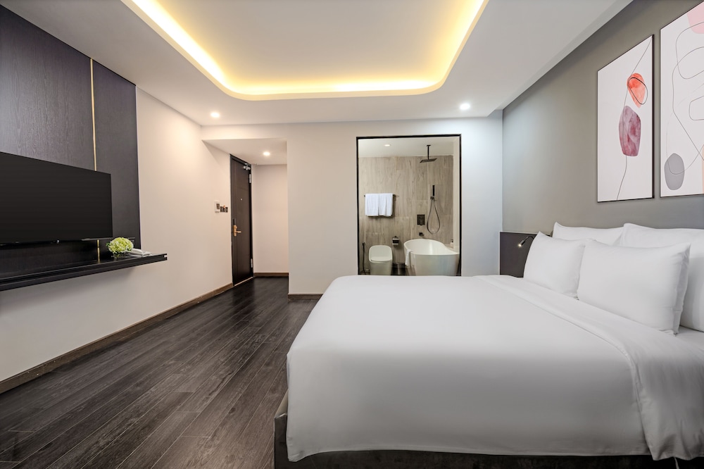 Premier Double Room, City View photo 3