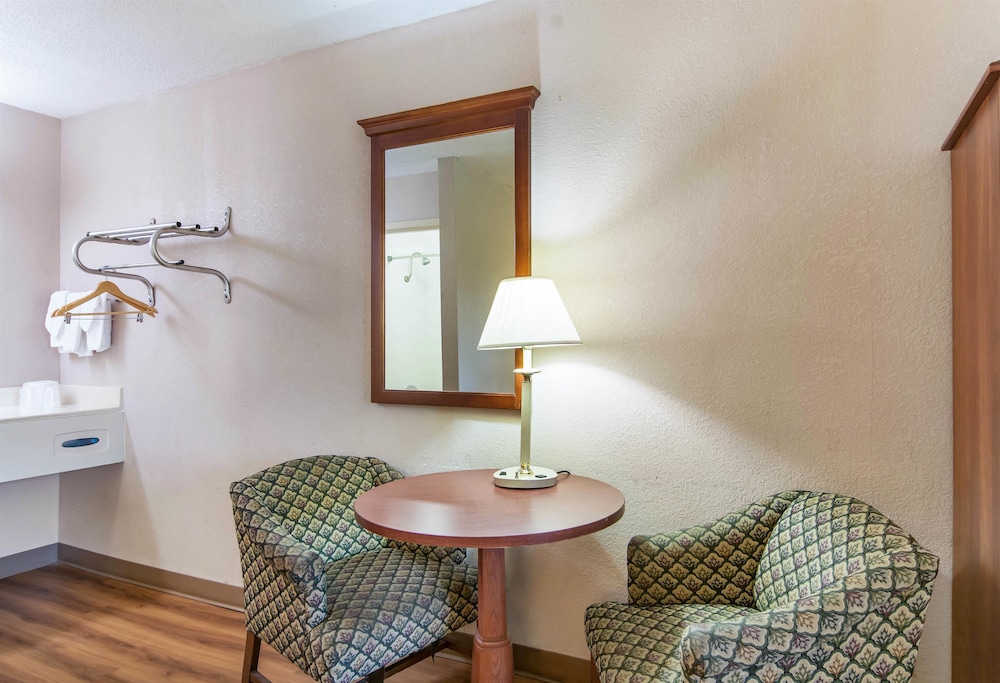 Standard Room, 2 Double Beds, Non Smoking - Photo 4