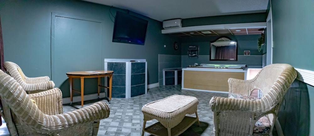 Suite, 1 King Bed, Jetted Tub photo 2