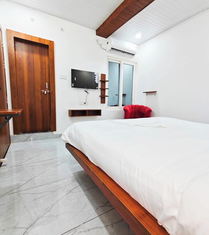 Single Room, City View