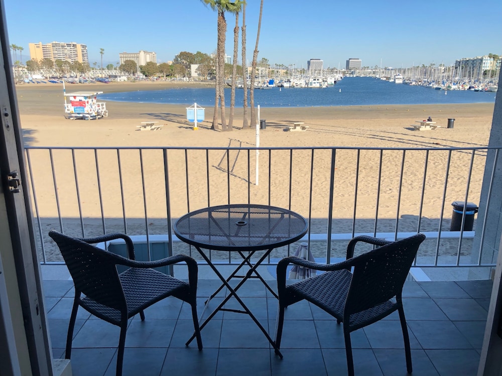 Comfort Room, 2 Double Beds, Balcony, Marina View photo 1