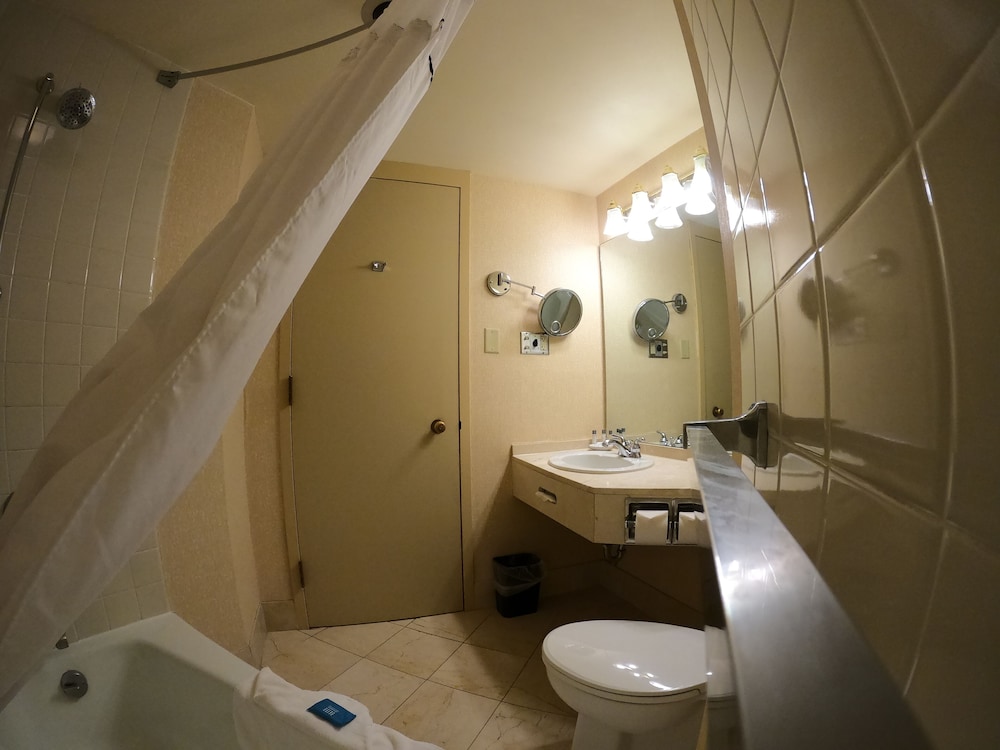 Standard Room, 2 Queen Beds - Photo 5