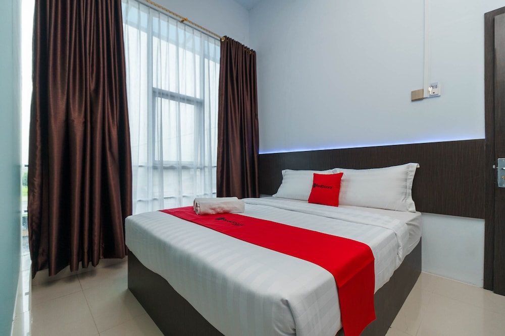Double Room (Reddoorz) photo 1