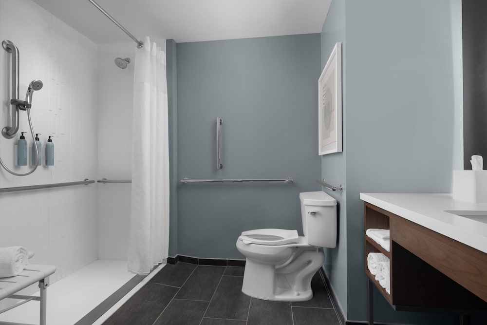 Room, 2 Queen Beds, Balcony, Oceanfront (Hearing Accessible)