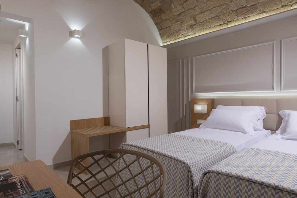 Superior Double Room, City View photo 2