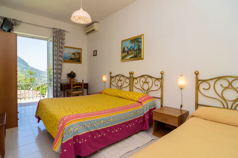 Triple Room - Photo 1