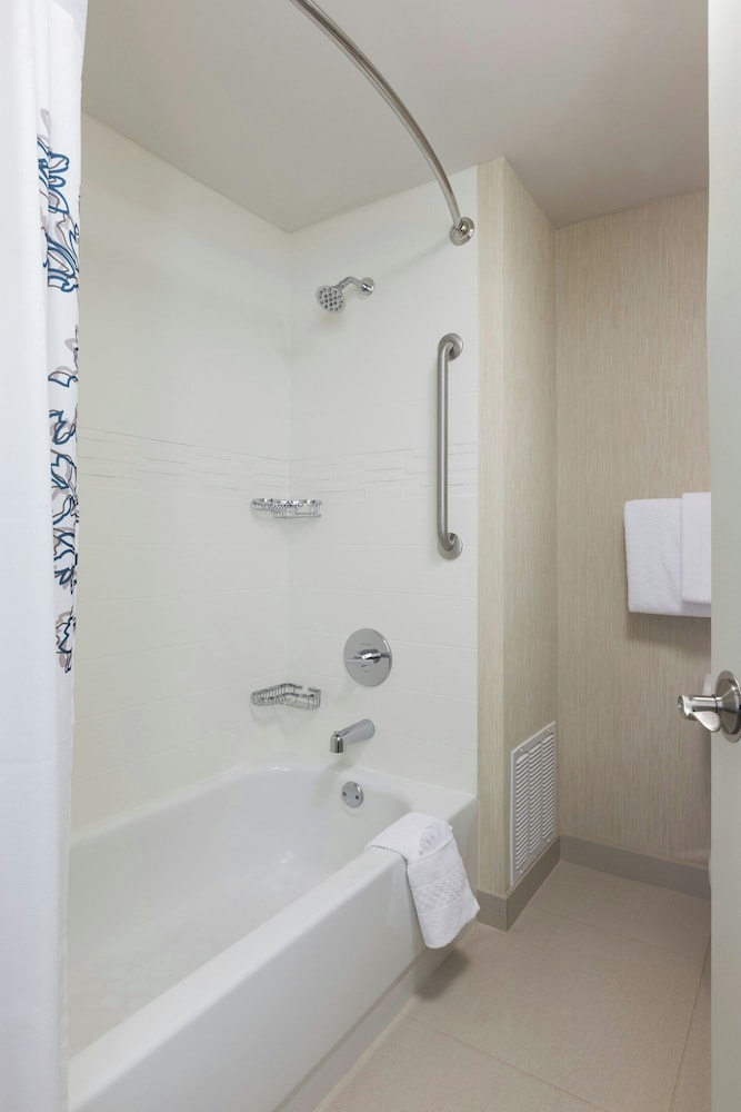 Suite, 2 Bedrooms, Fireplace photo 3