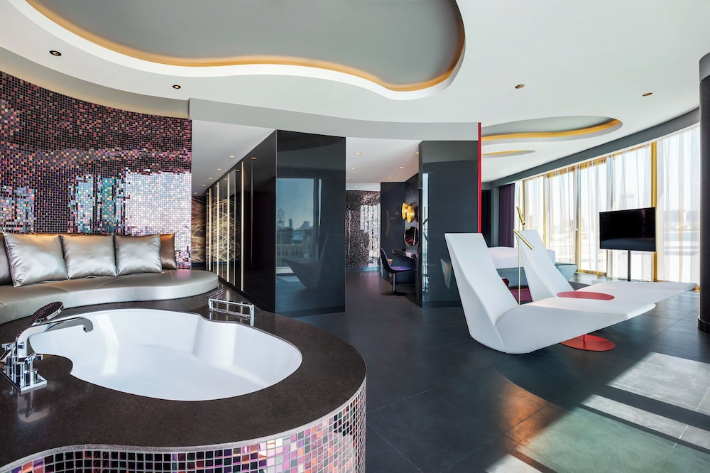 Extreme WOW Suite, 1 Bedroom Suite, 1 King, Skyline View, Terrace, Whirlpool