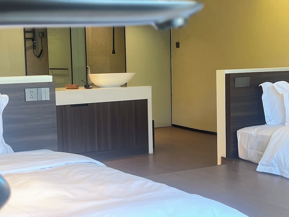Suite, 1 King Bed, Non Smoking - Photo 14