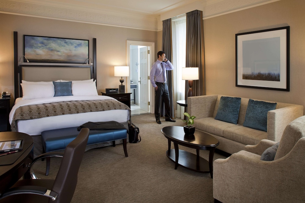 Fairmont Gold, Junior Suite, 1 King Bed, Non Smoking - Photo 2
