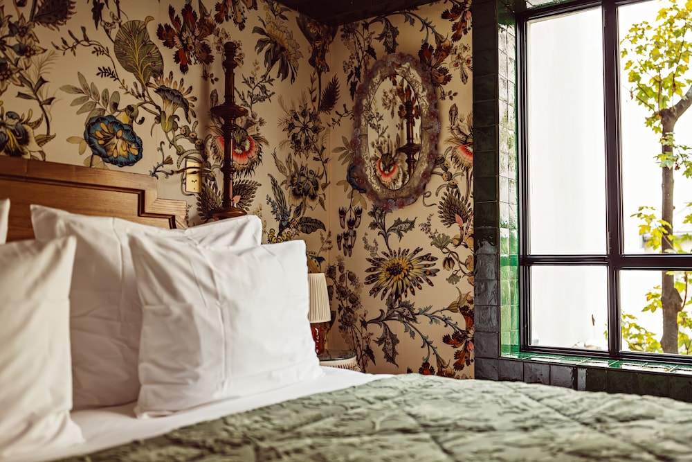 Superior parisian room photo 2