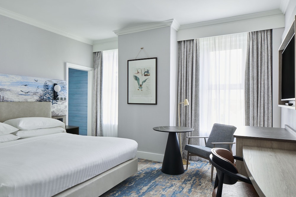 Deluxe Room, 1 King Bed, Non Smoking - Photo 1