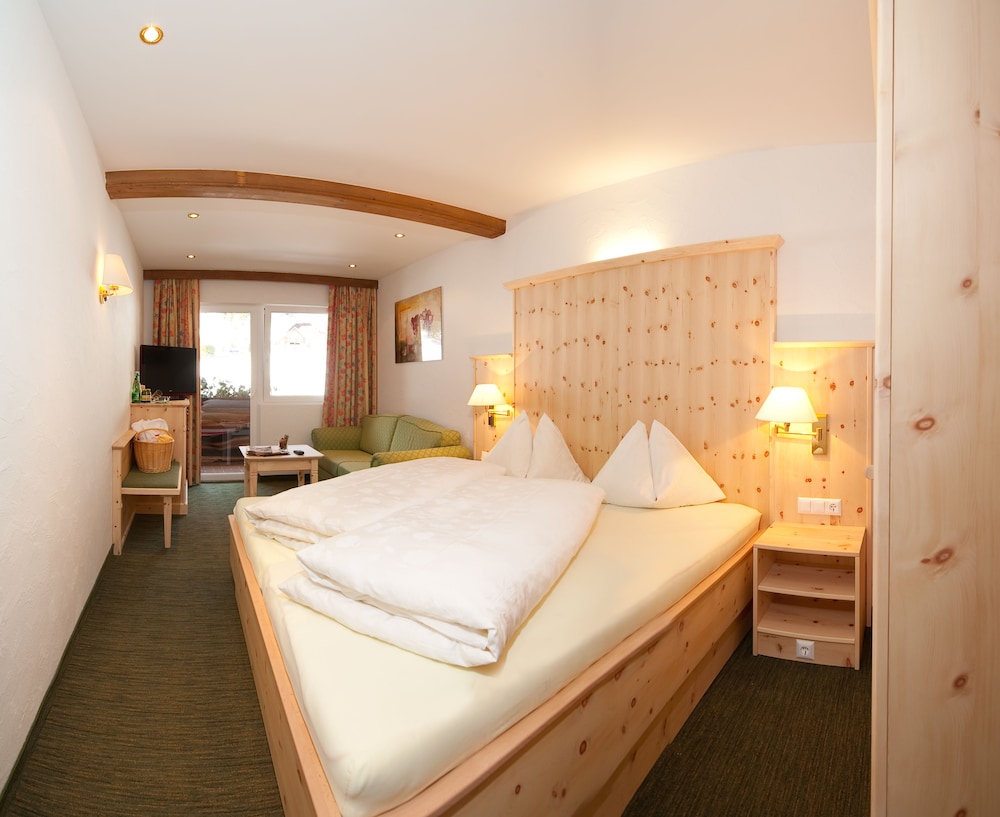 Traditional Double Room, 1 Bedroom, Non Smoking, Mountain View photo 1