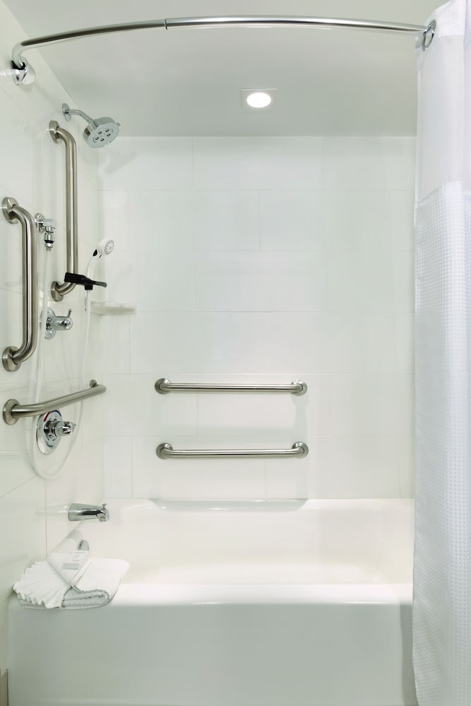 Suite, 1 Double Bed, Accessible, Non Smoking (Mobility & Hearing, Roll-in Shower) - Photo 4