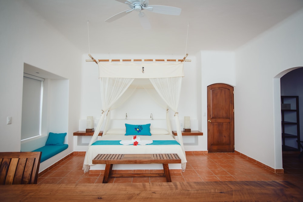 Master Suite lagoon view - Photo 2