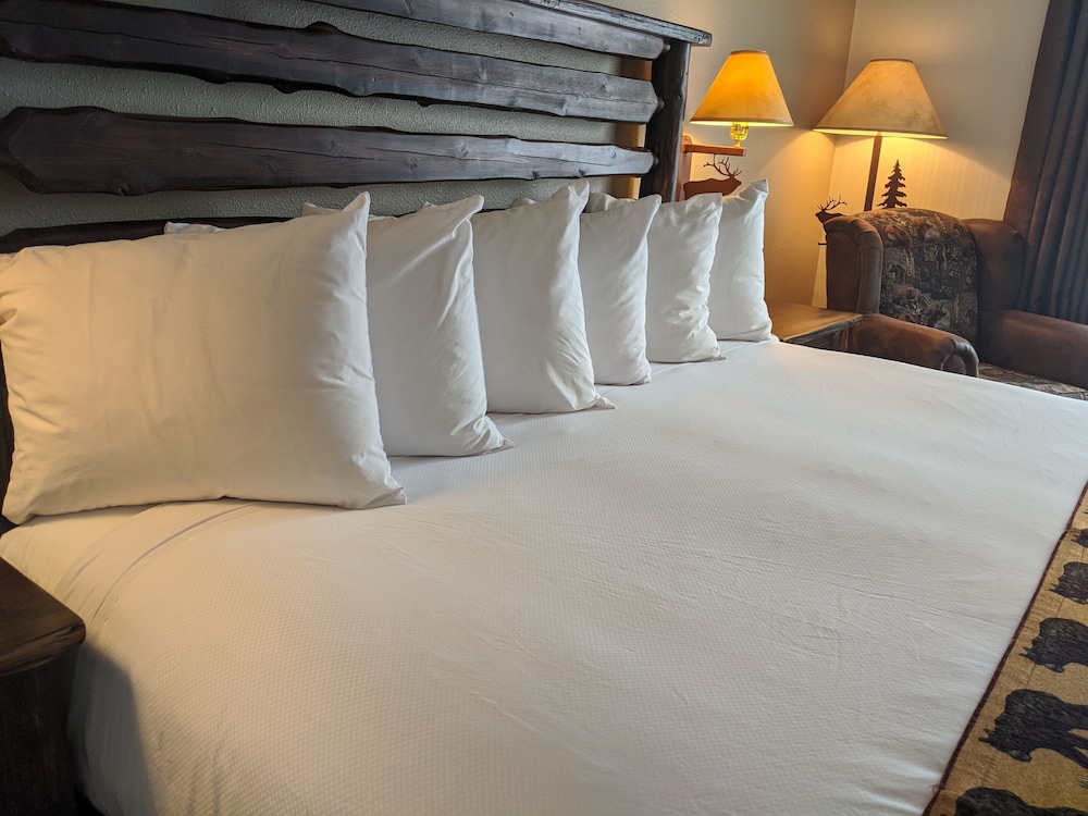 Superior Room, 1 King Bed, Accessible (King Jacuzzi room), photo 6