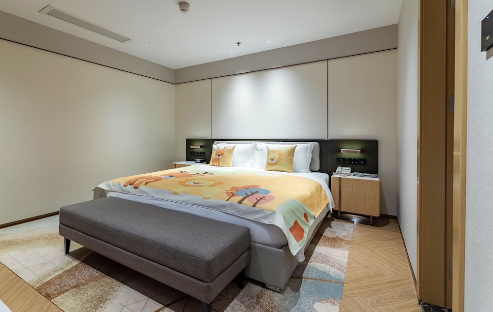 Suite, 1 King Bed (Kids Theme) - Photo 8