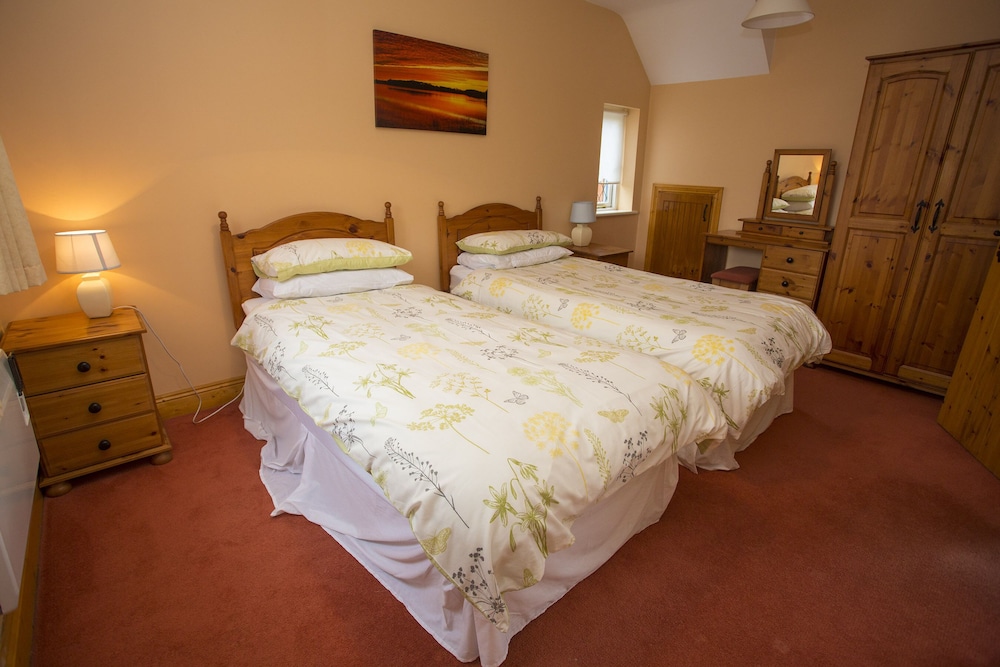 House, 3 Bedrooms, Fireplace, Sea Facing photo 1